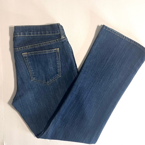 Diva Short Style Old Navy Women’s Blue Jeans - Picture 3 of 8